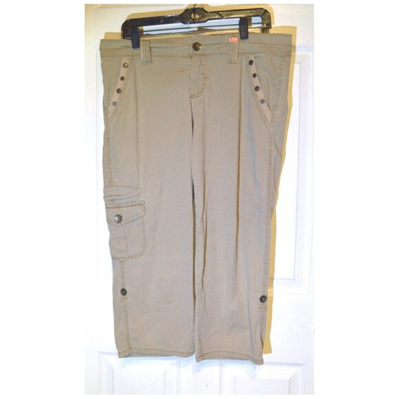 VAC Jeans Women's Size 8/28 Khaki Capri Leg Cargo Pants Slacks VAD4135-NVDD - Picture 1 of 6